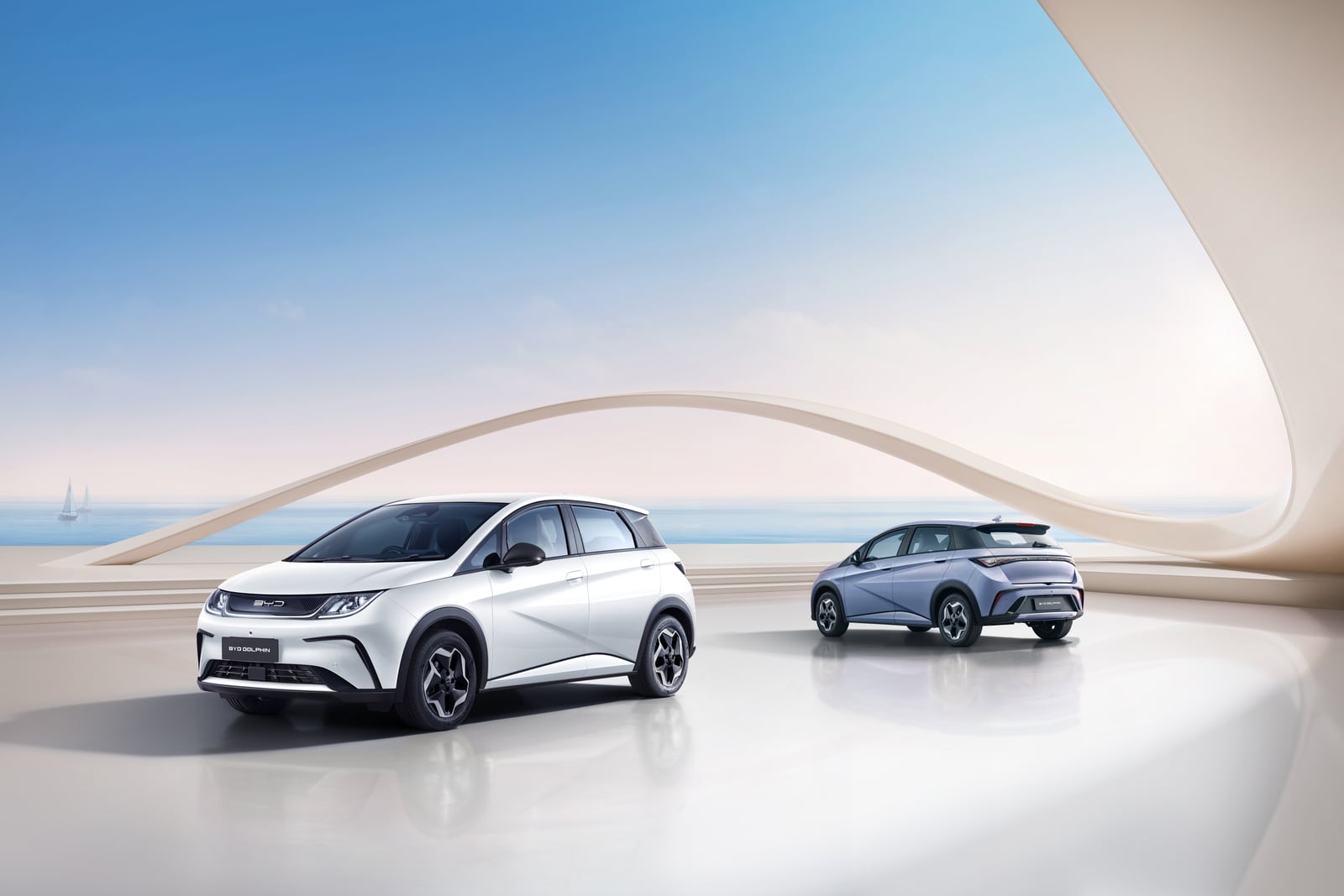 BYD Dolphin trắng và xanh